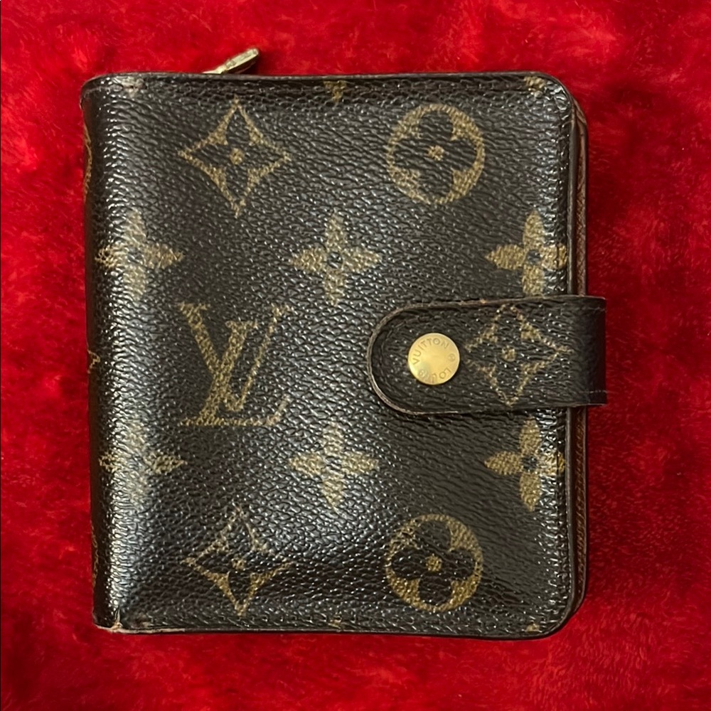 🔥🔥Authentic Vintage Louis Vuitton Monogram Bifold Wallet (Pre Loved)🔥🔥